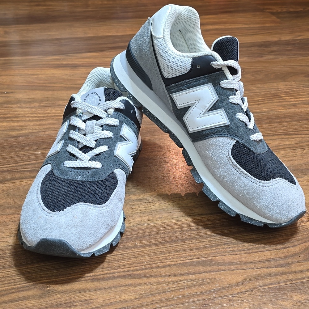 New Balance 574 Big Kid Blacktop White - Picture 1 of 10